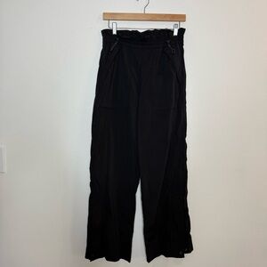 Athleta Trekkie High Rise Parachute Pant in black Stretch Waist 30” inseam 4